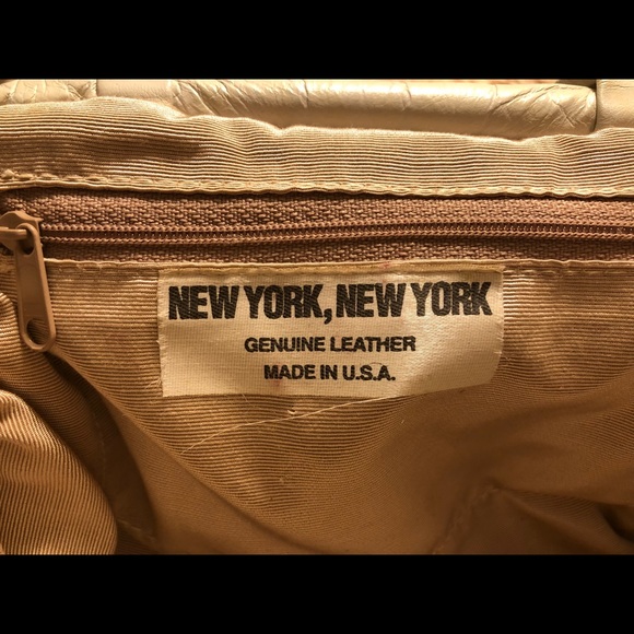 New York, New York Crossbody Handbag - Picture 7 of 8